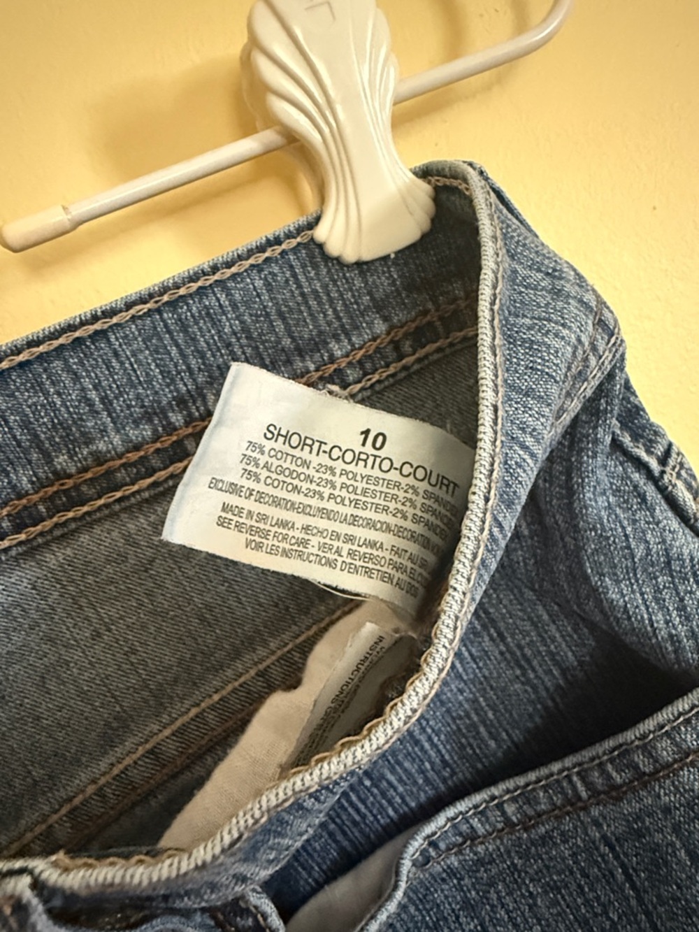Gloria Vanderbilt Women’s Short Jeans - Picture 3 of 9